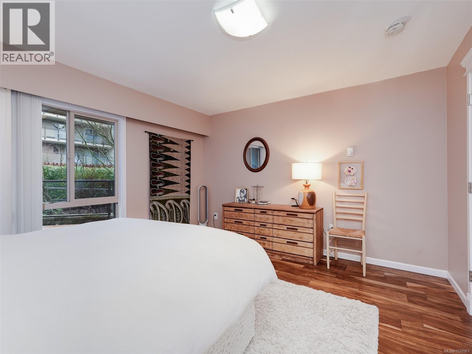 #107 1419 STADACONA AVE - 14