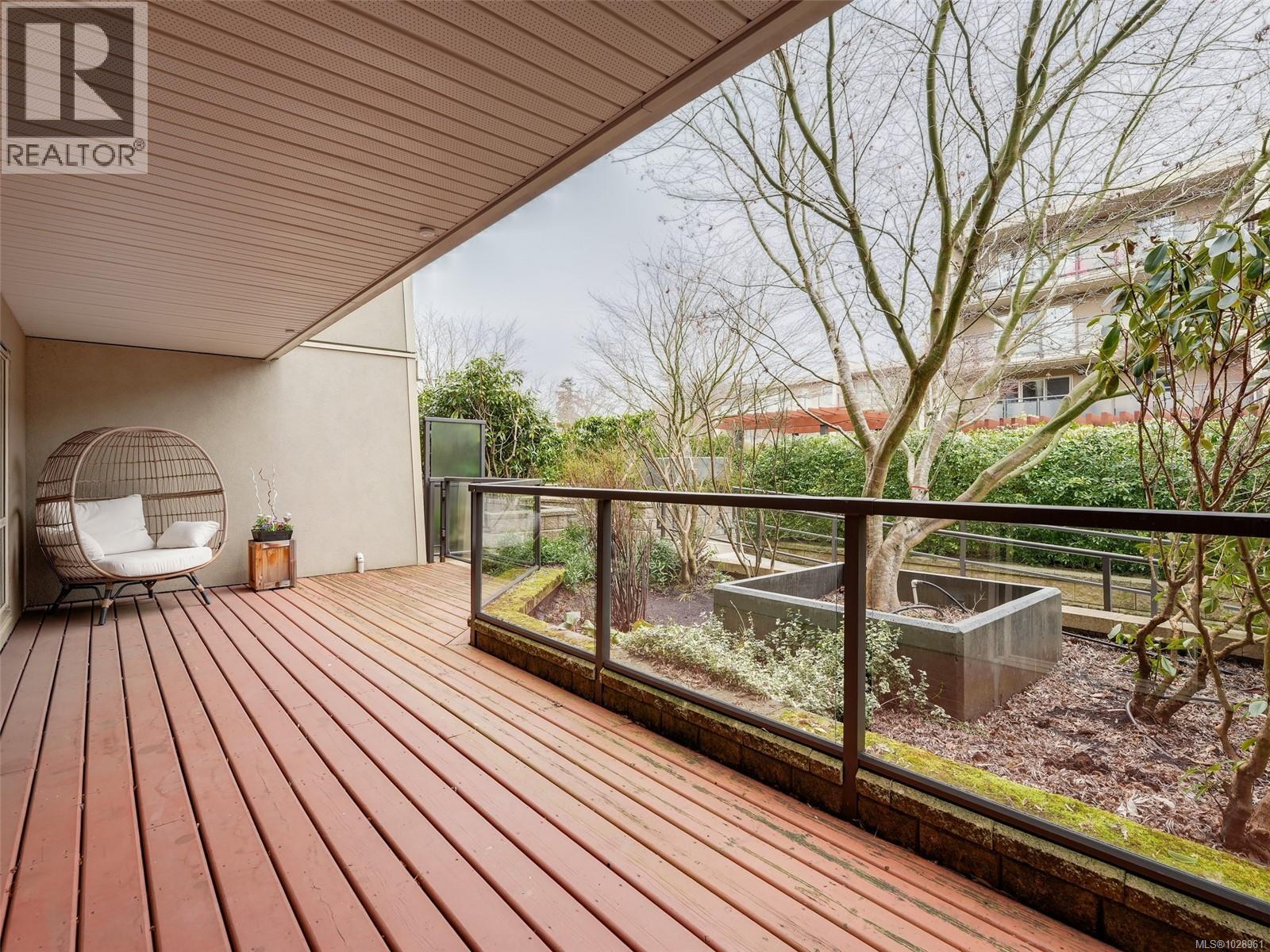 #107 1419 STADACONA AVE - 17