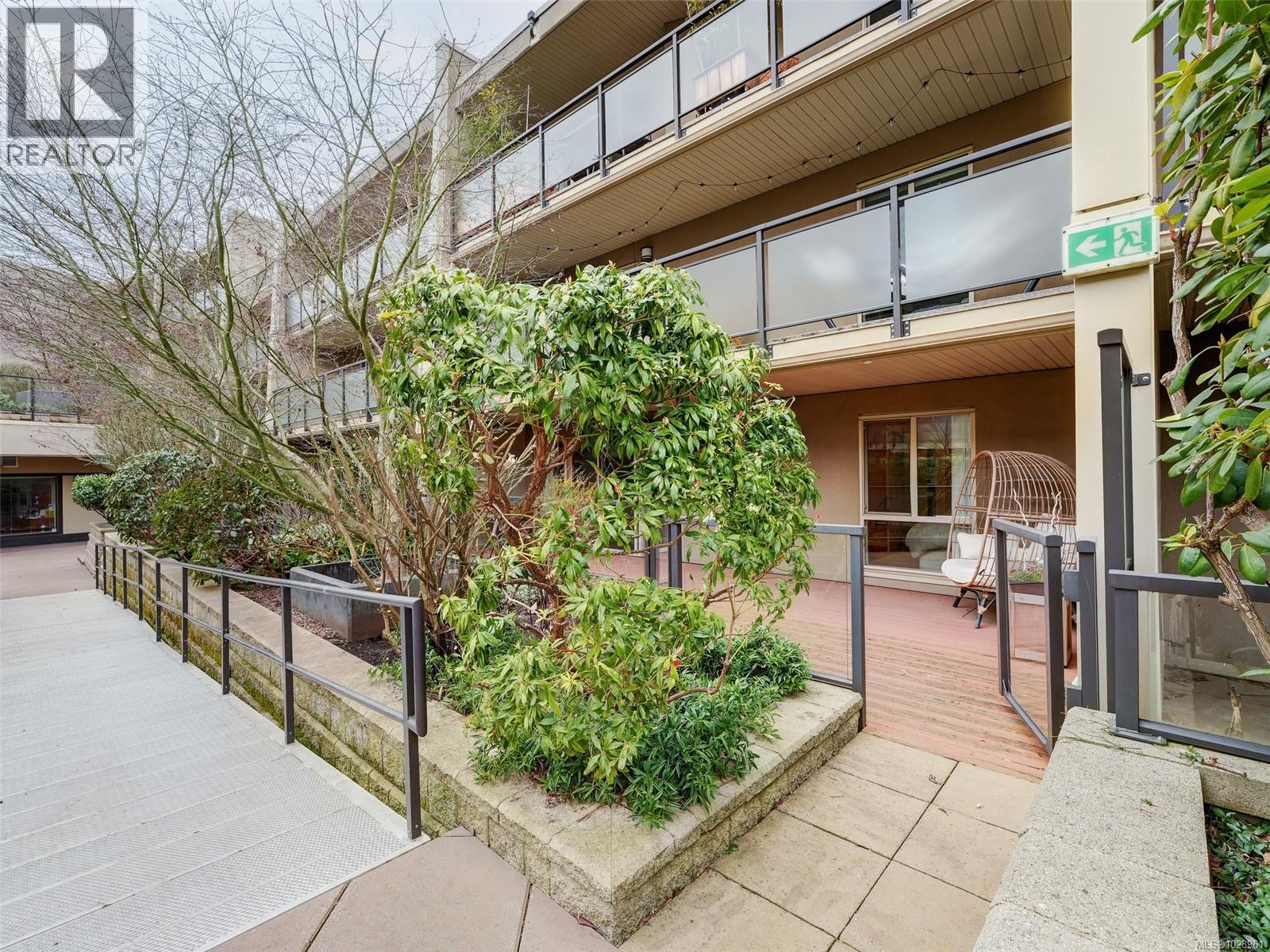 #107 1419 STADACONA AVE - 18