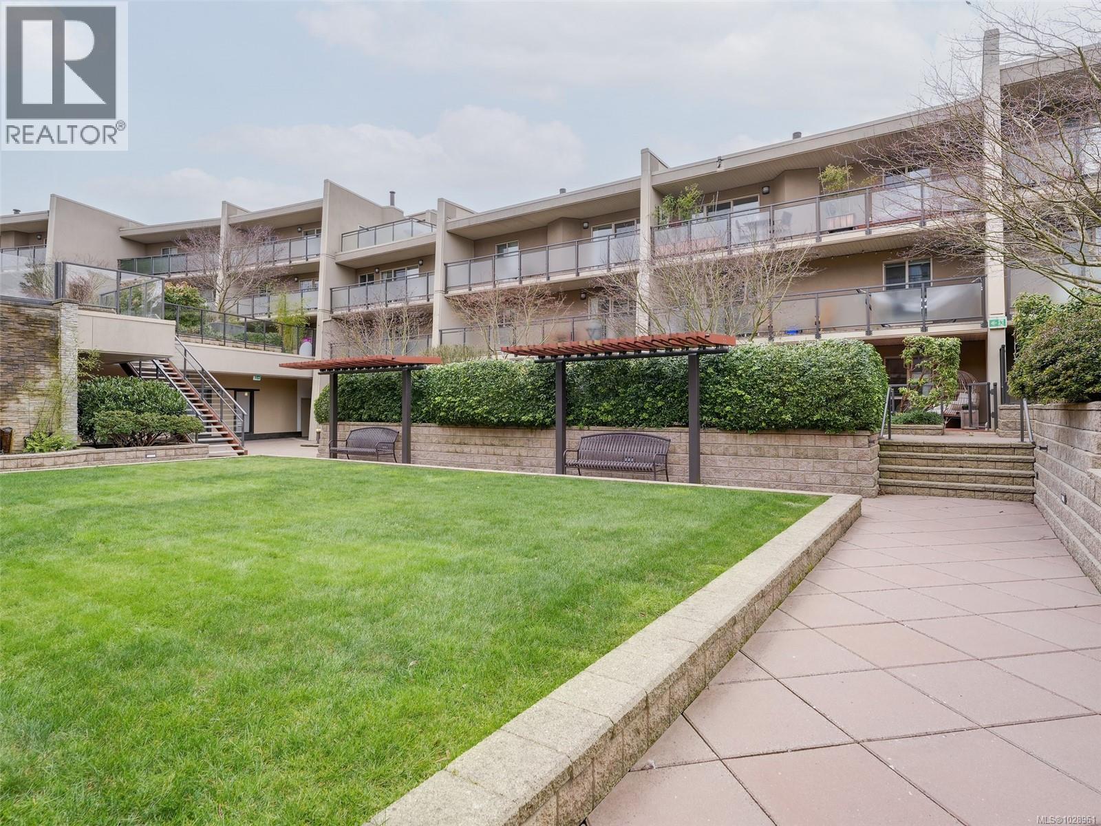 #107 1419 STADACONA AVE - 20