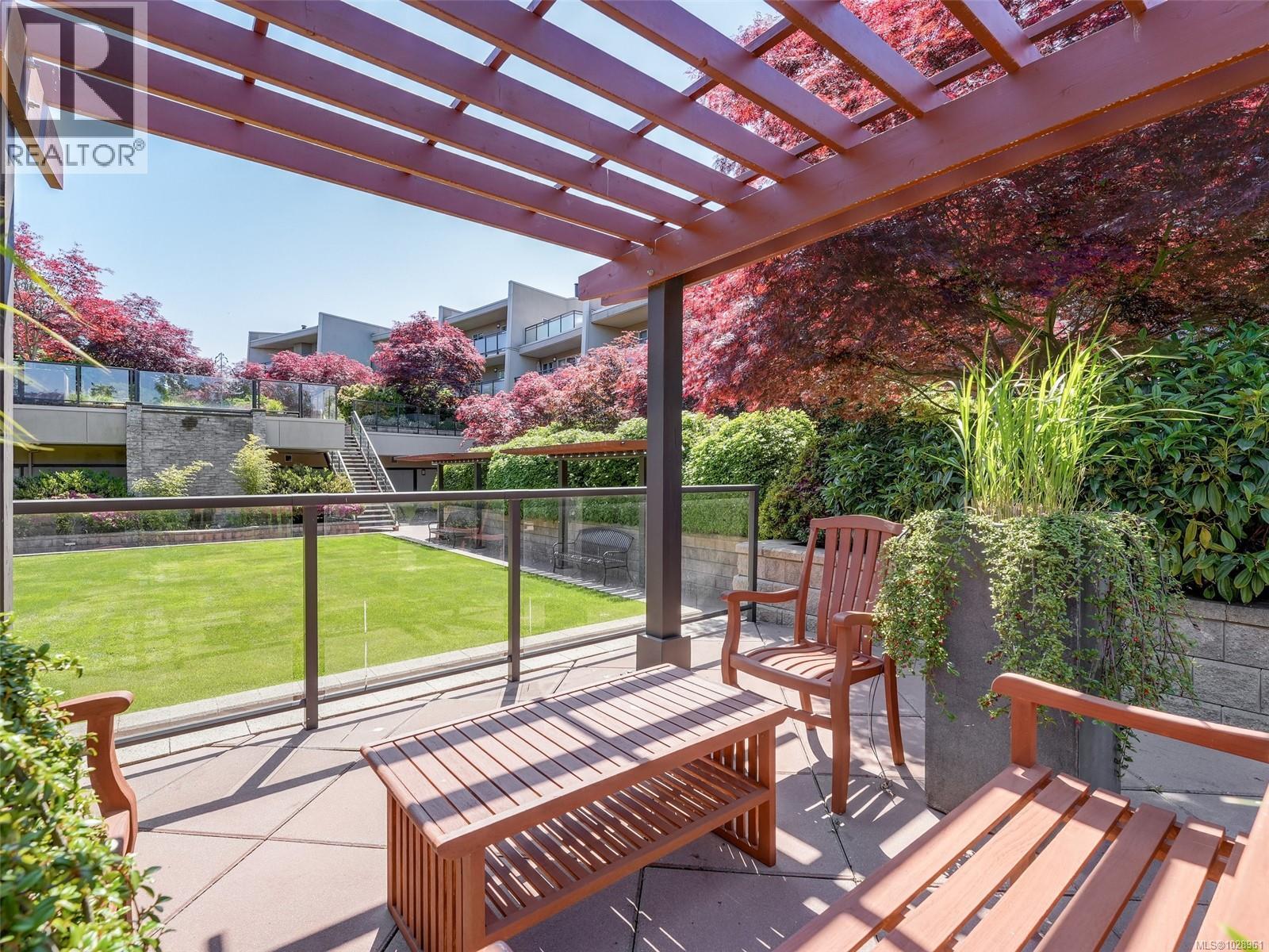 #107 1419 STADACONA AVE - 21