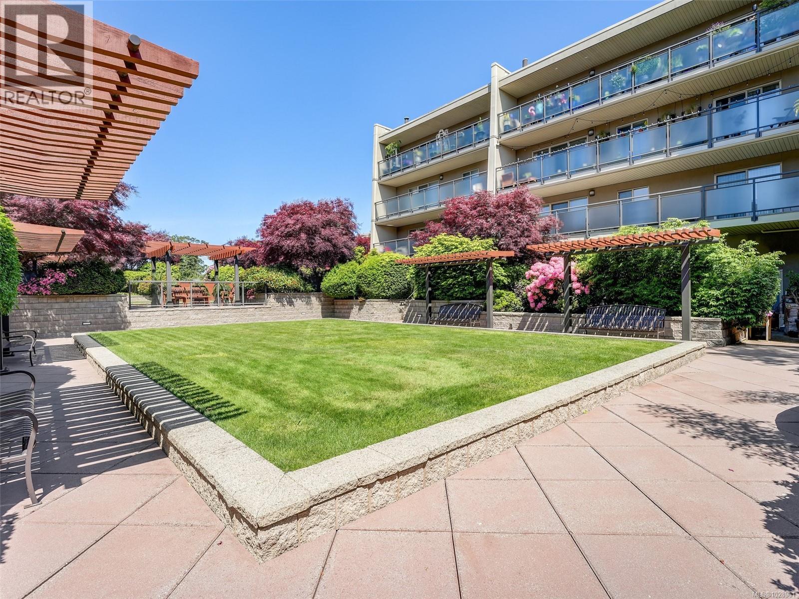 #107 1419 STADACONA AVE - 22