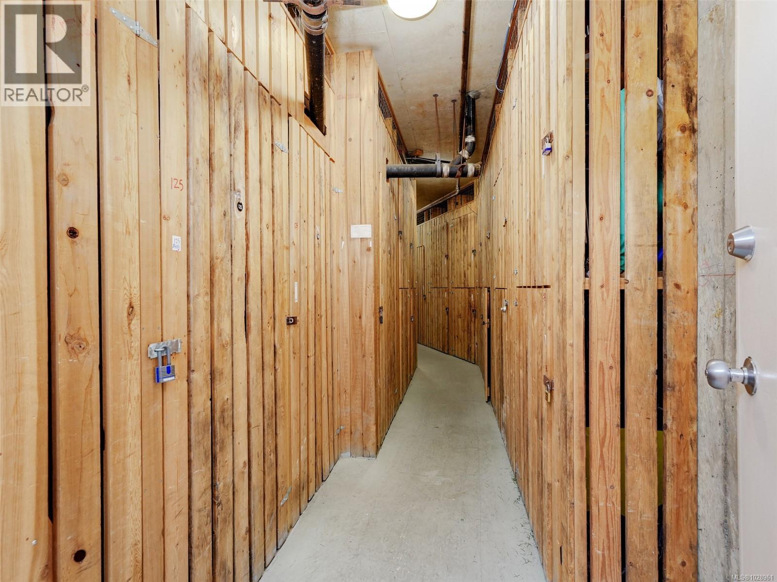 #107 1419 STADACONA AVE - 26