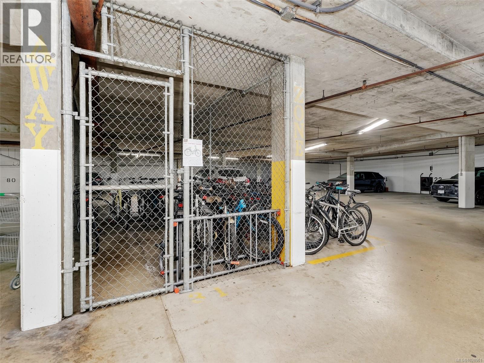 #107 1419 STADACONA AVE - 28