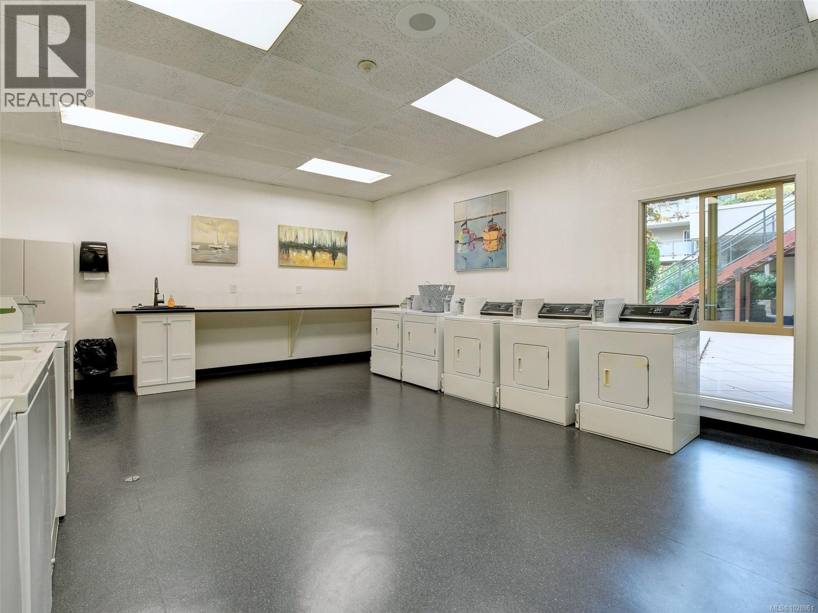 #107 1419 STADACONA AVE - 29