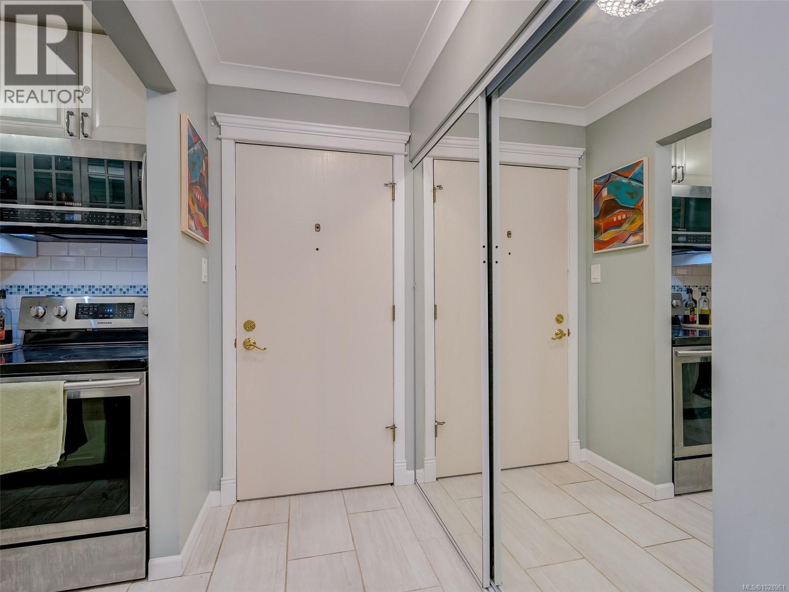 #107 1419 STADACONA AVE - Image 3