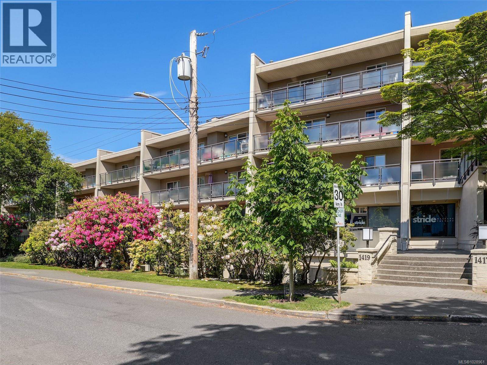 #107 1419 STADACONA AVE - 33