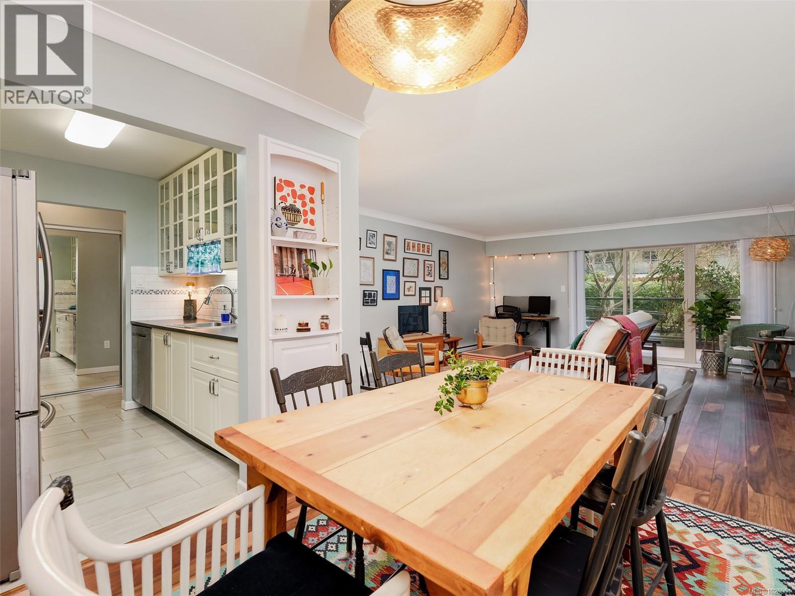 #107 1419 STADACONA AVE - 7