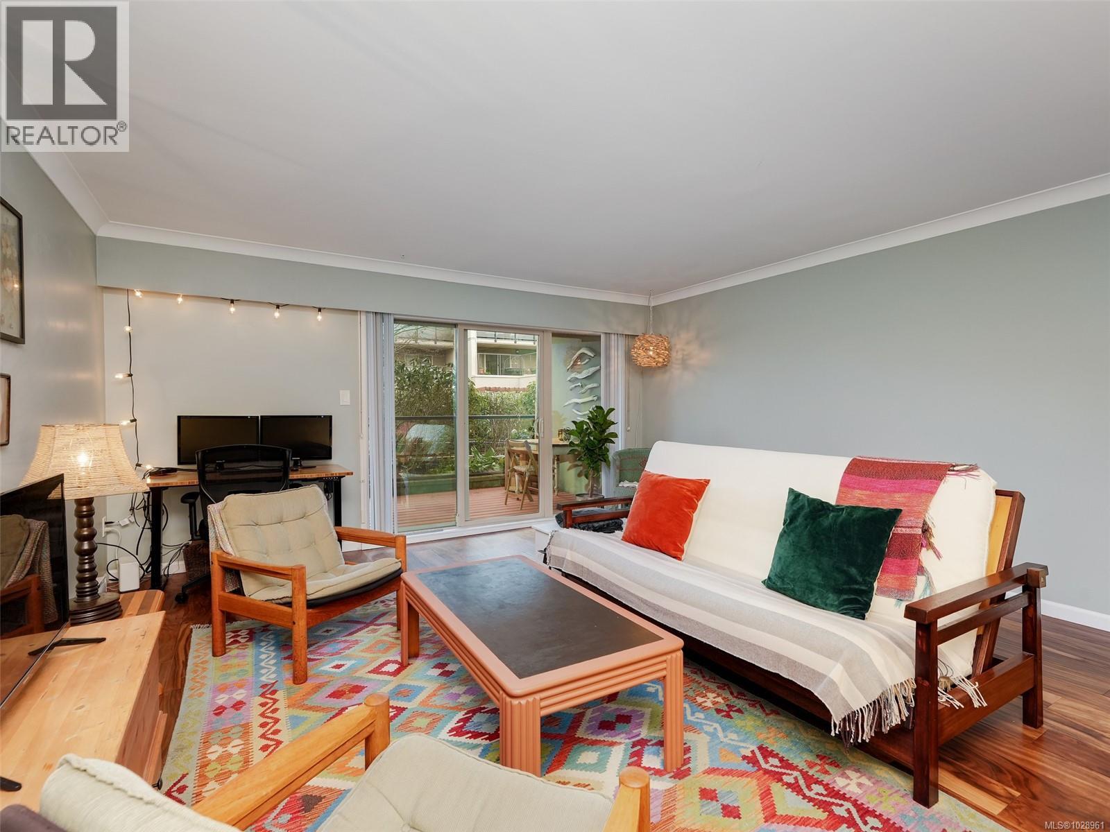 #107 1419 STADACONA AVE - 9