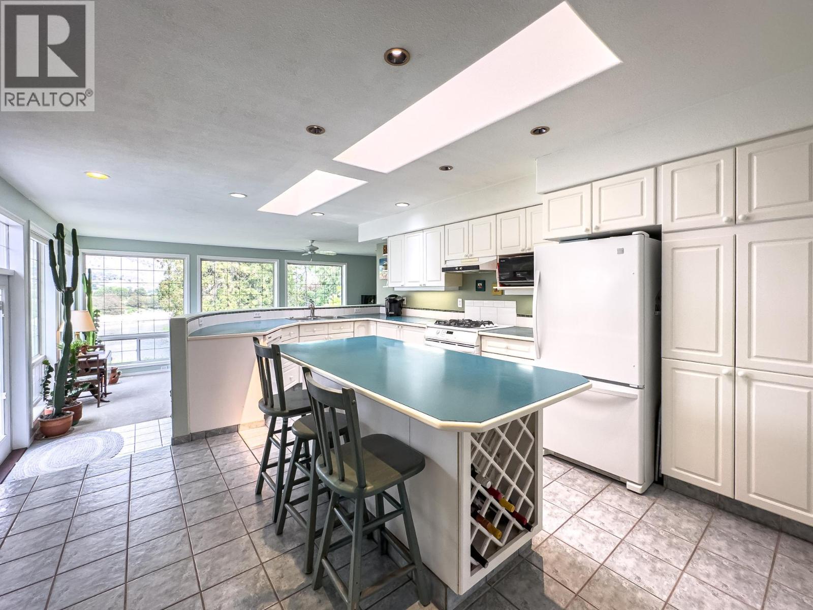 1590 LORNE Street E - 15