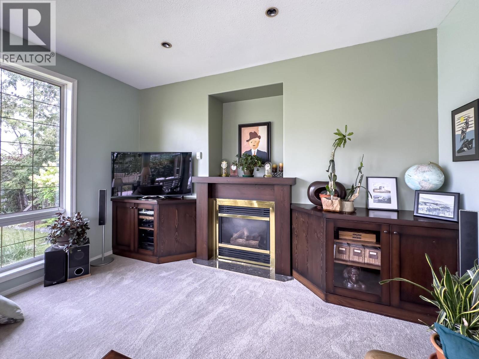 1590 LORNE Street E - 8