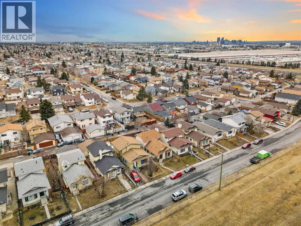 Single Family House for Sale in  Whitworth Way NE Whitehorn Calgary 