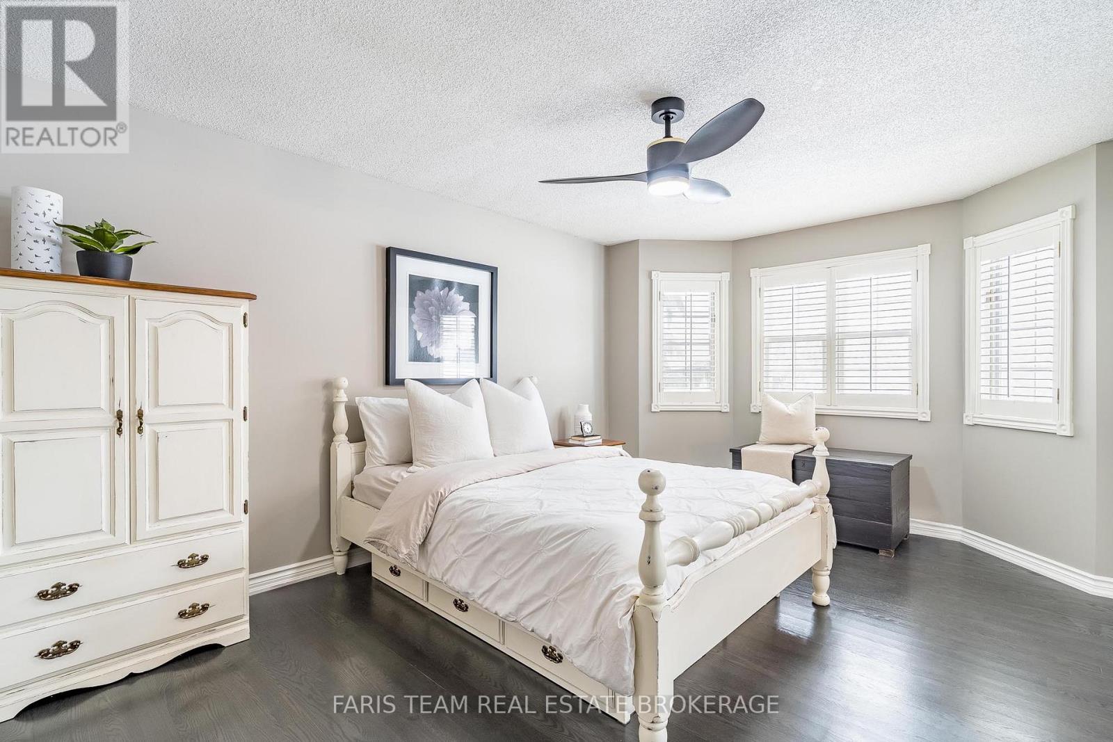 5 BAILEY CRESCENT - 22