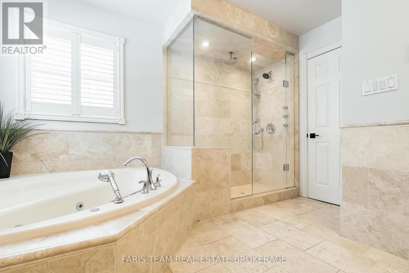5 BAILEY CRESCENT - 24