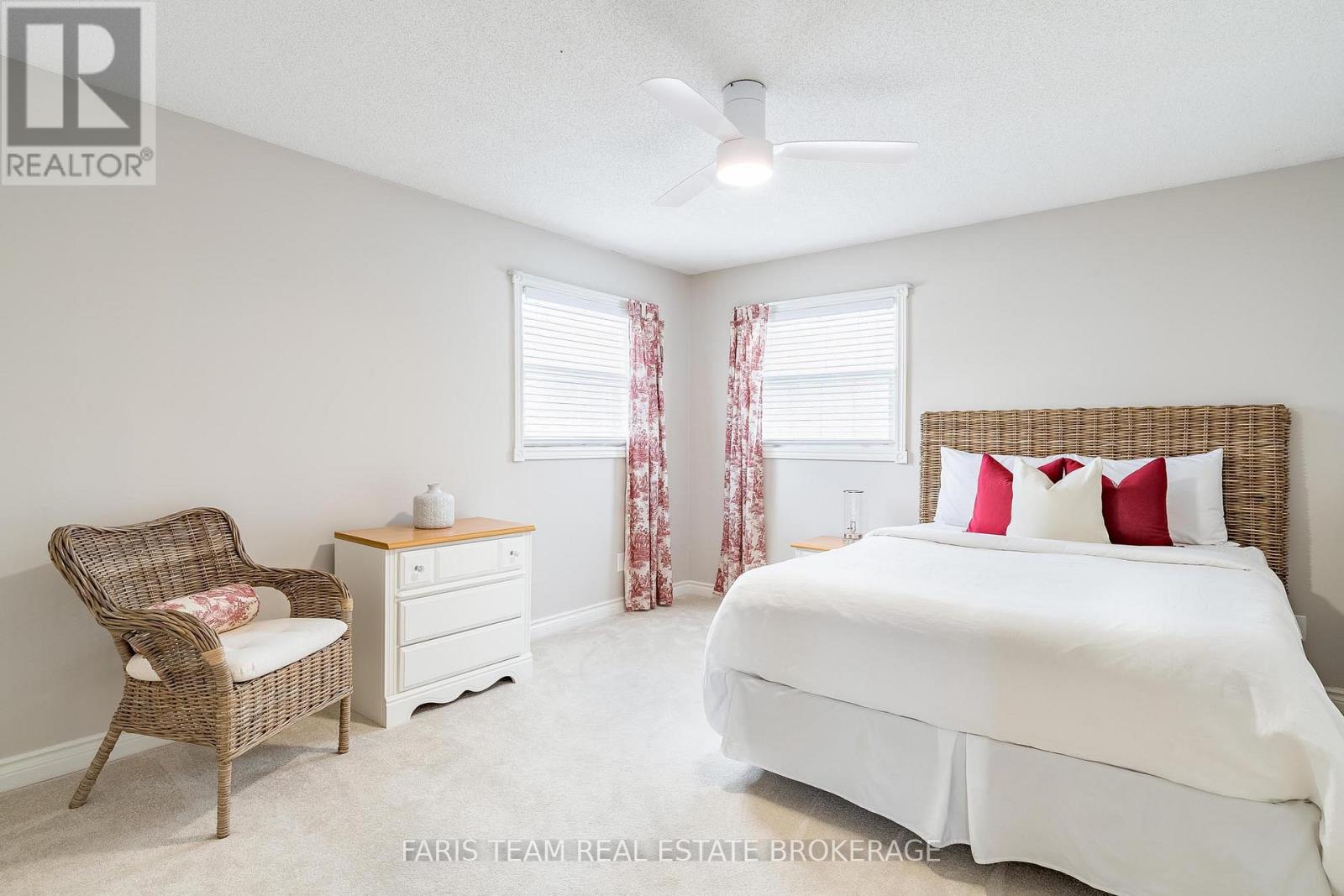 5 BAILEY CRESCENT - 26
