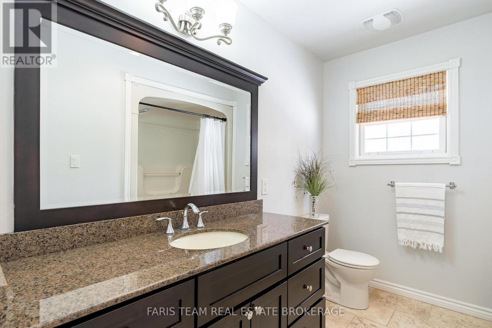 5 BAILEY CRESCENT - 27