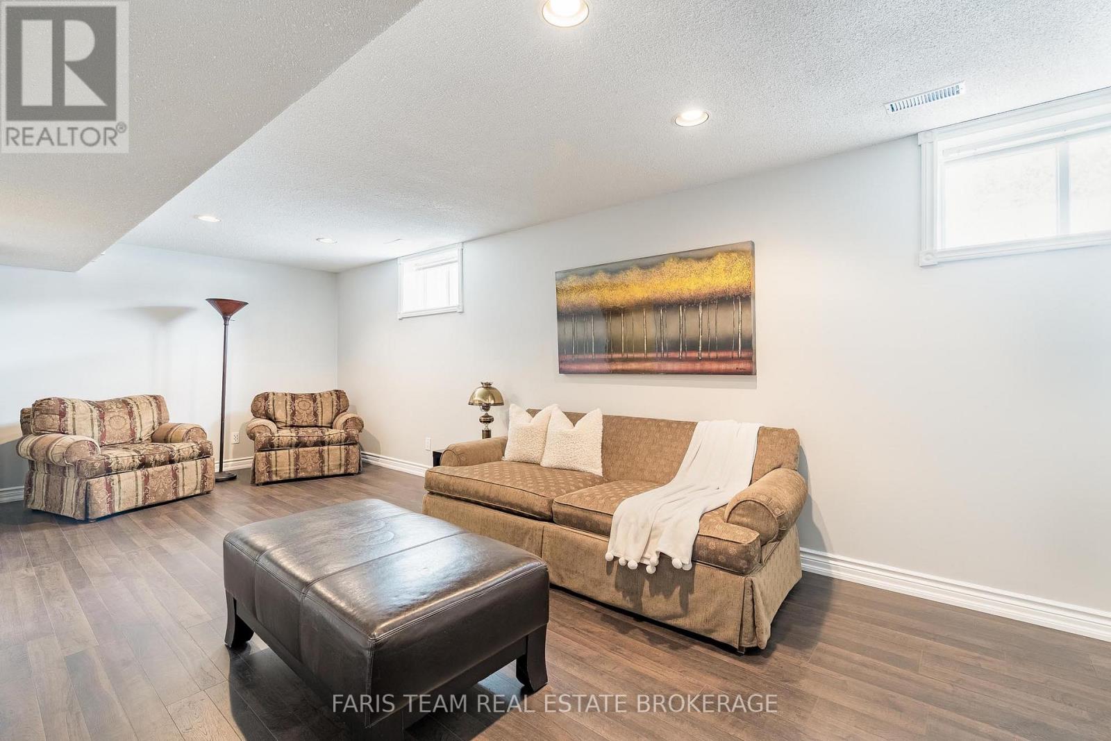 5 BAILEY CRESCENT - 28