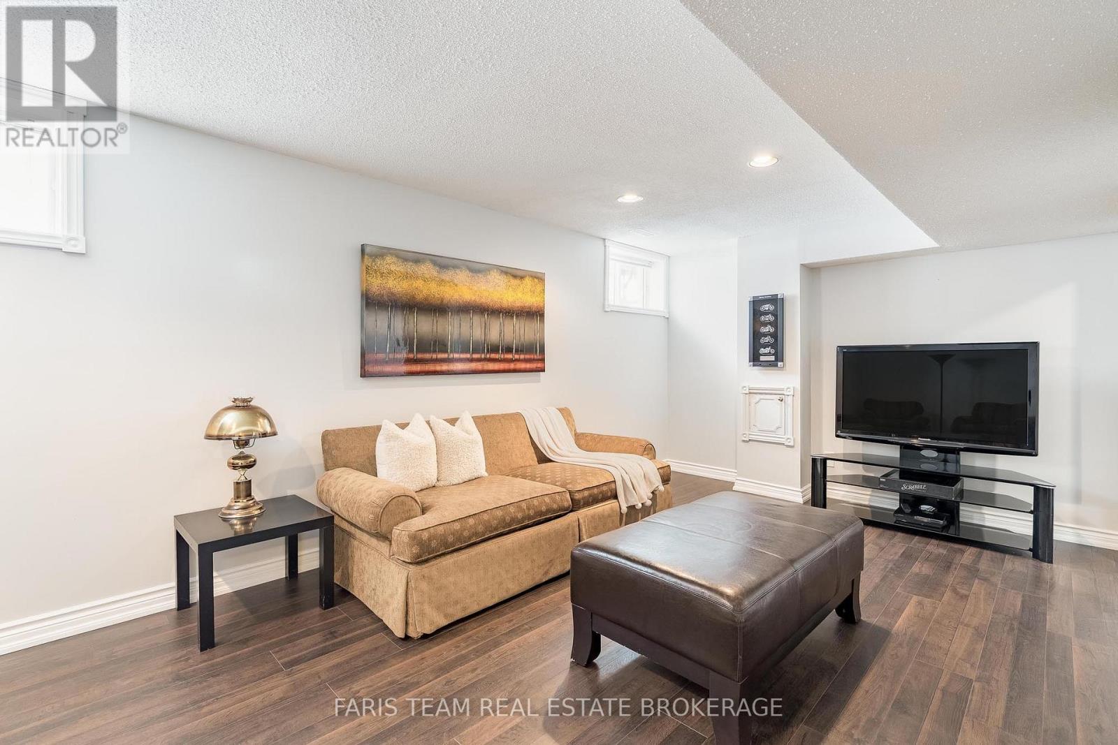 5 BAILEY CRESCENT - 30