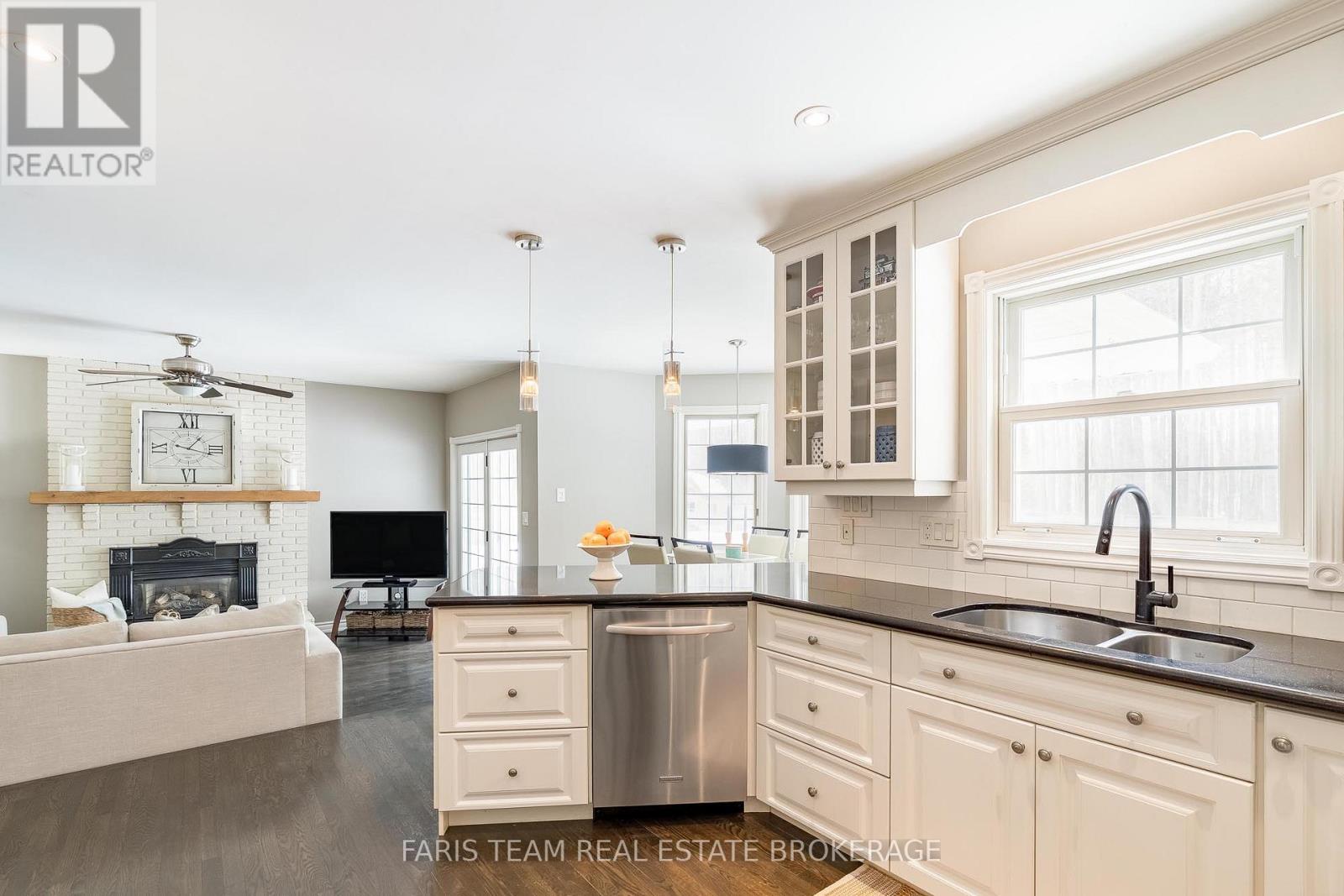 5 BAILEY CRESCENT - 9
