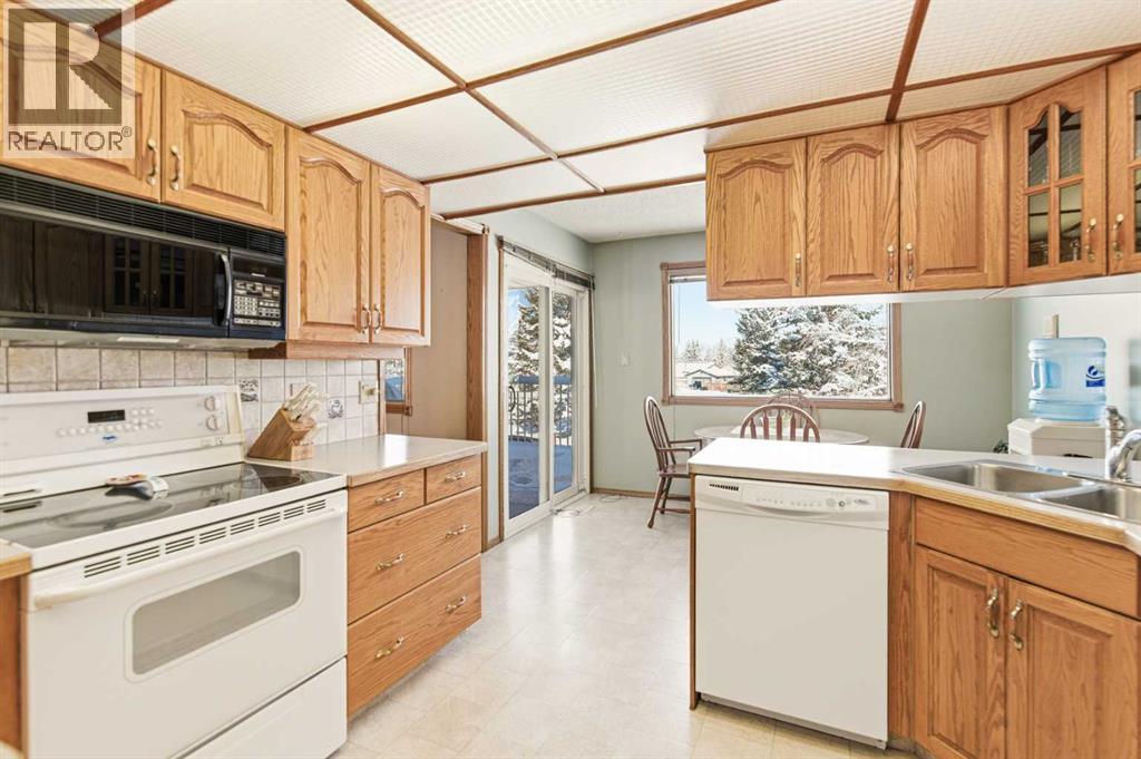 38 45 Street Close, Sylvan Lake