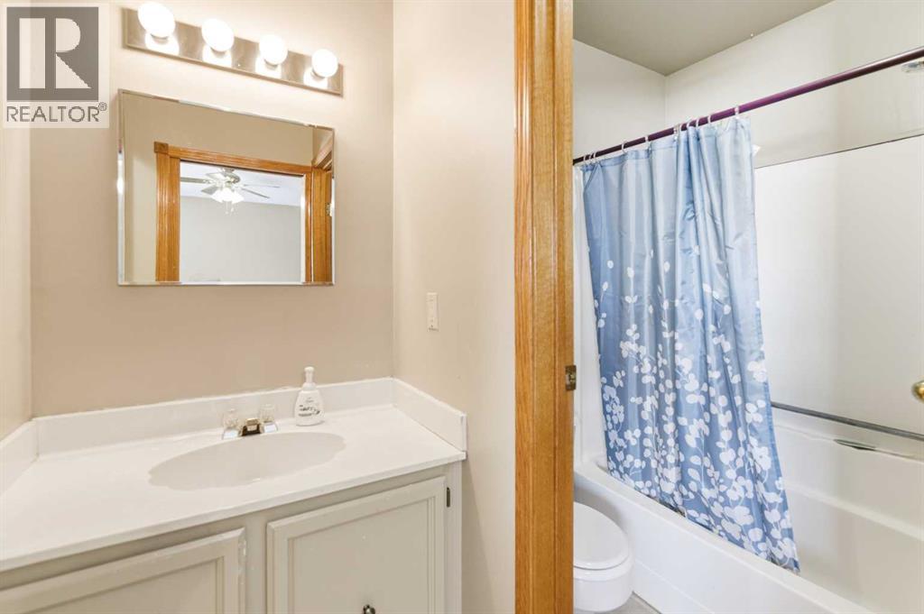 38 45 Street Close, Sylvan Lake