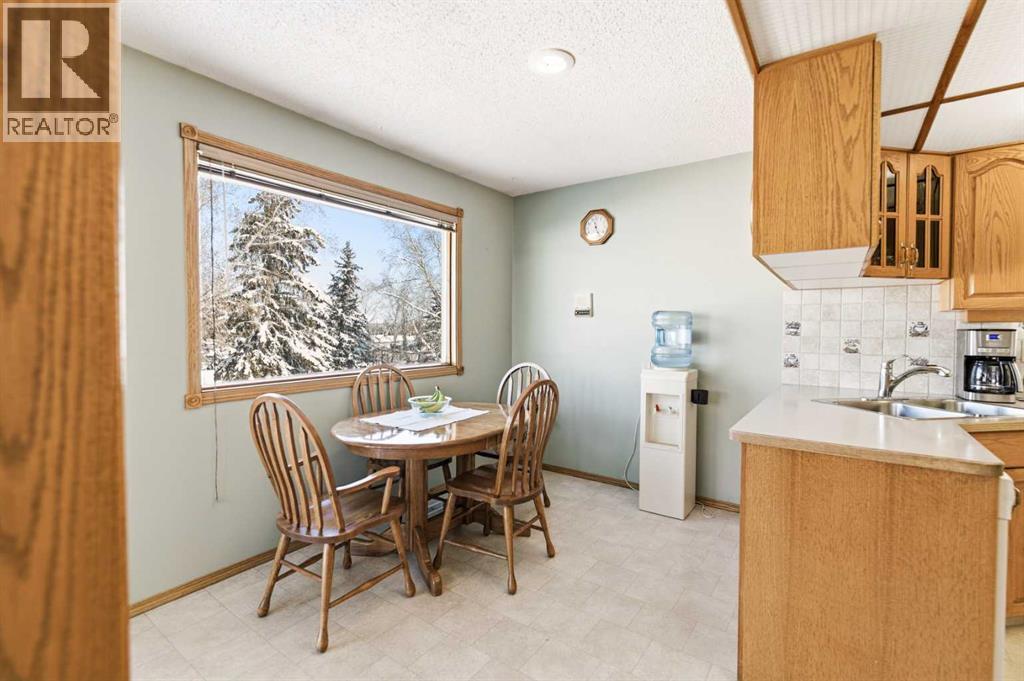 38 45 Street Close, Sylvan Lake