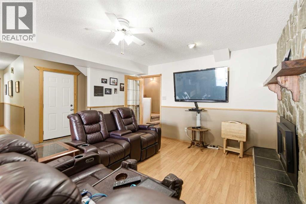 38 45 Street Close, Sylvan Lake