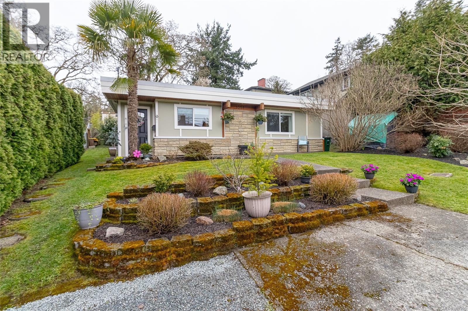 1051 CHESTERFIELD RD - 32