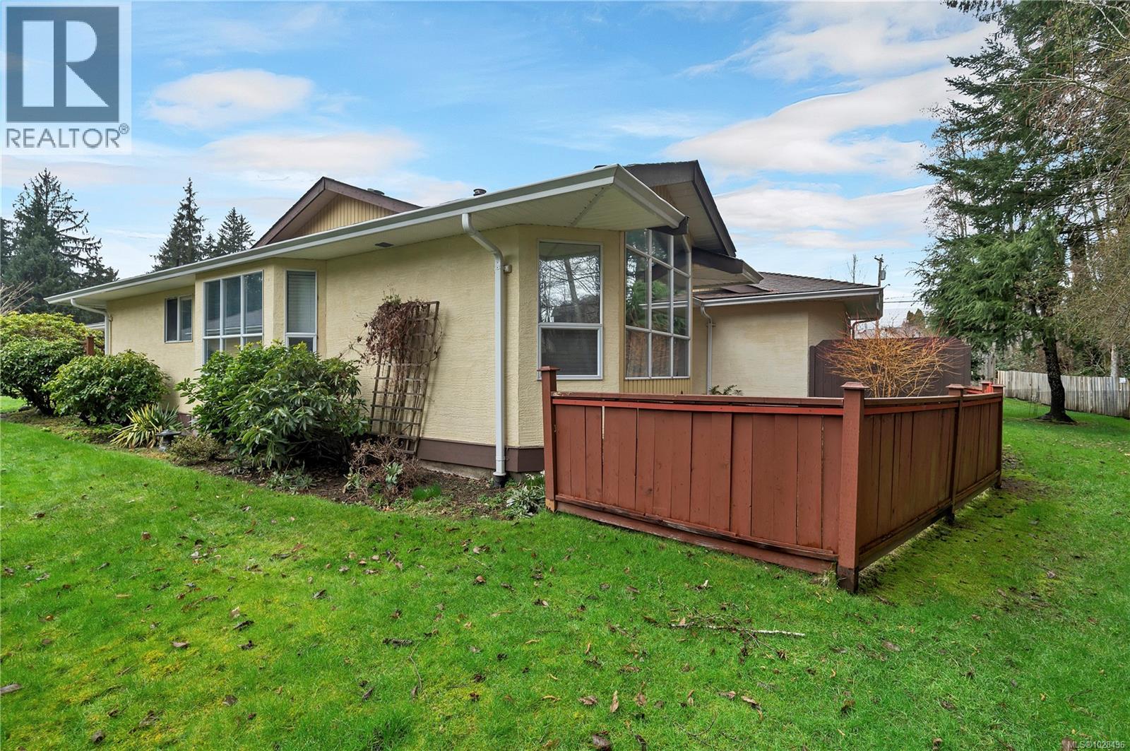 #15 605 ROCKLAND RD - Image 2