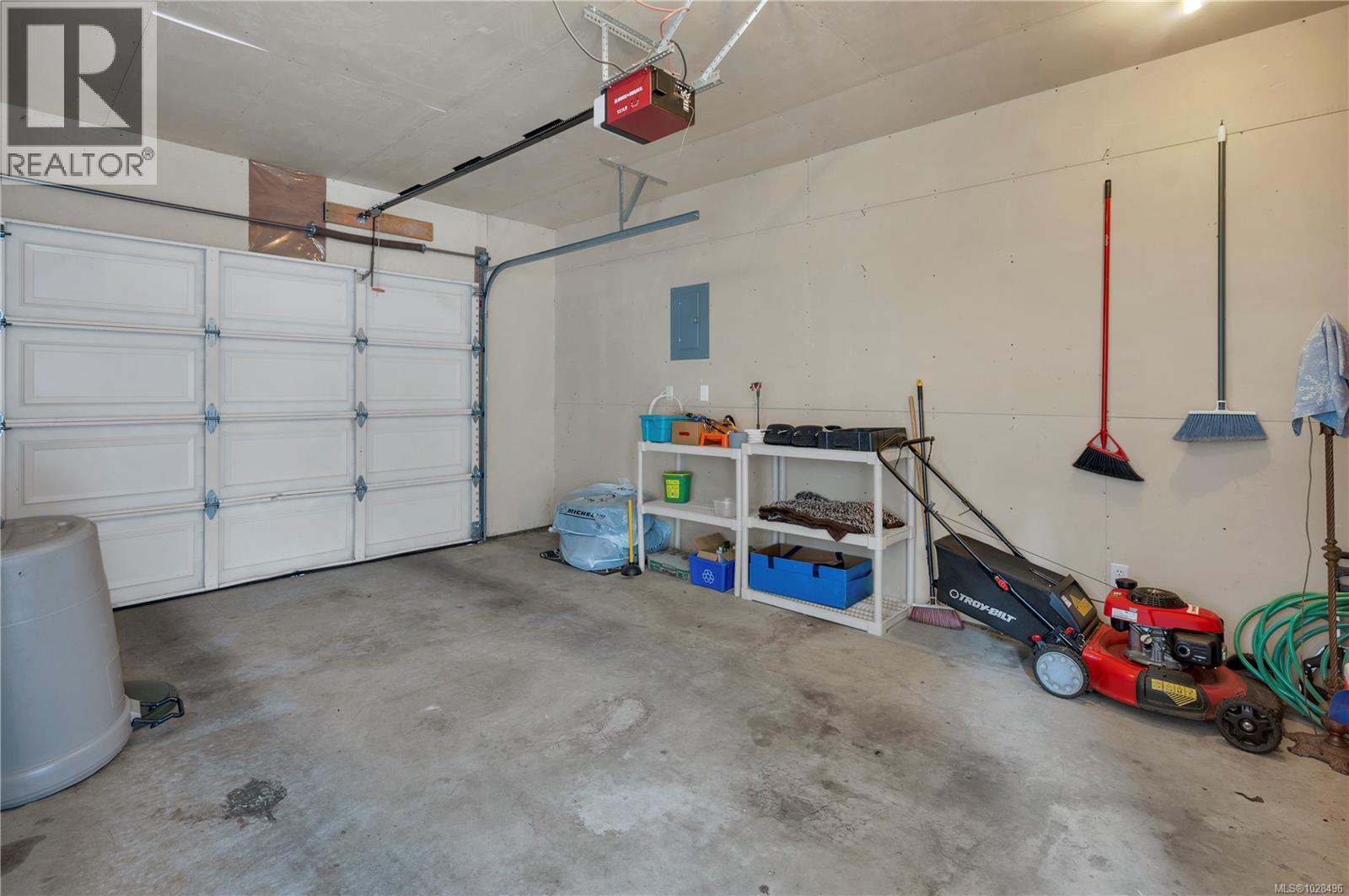 #15 605 ROCKLAND RD - 28