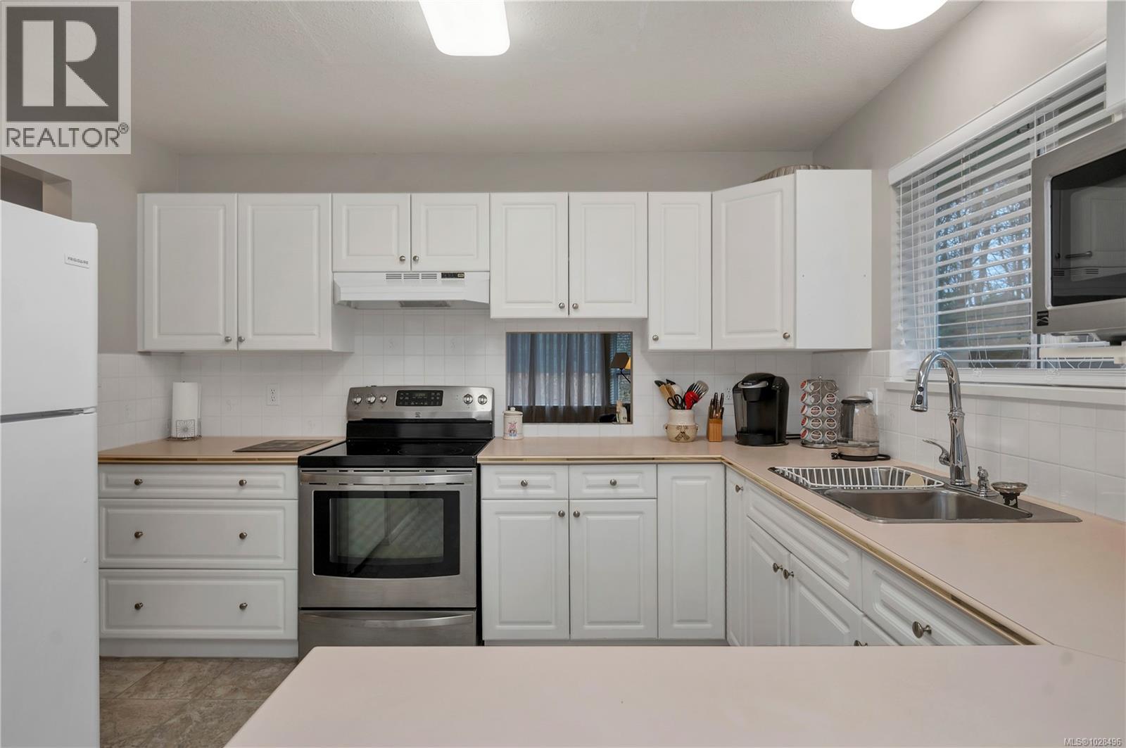 #15 605 ROCKLAND RD - 7