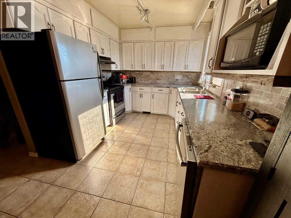 518 3 Street - photo 4