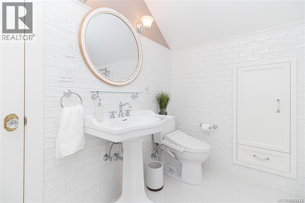 2614 AVEBURY AVE - 26