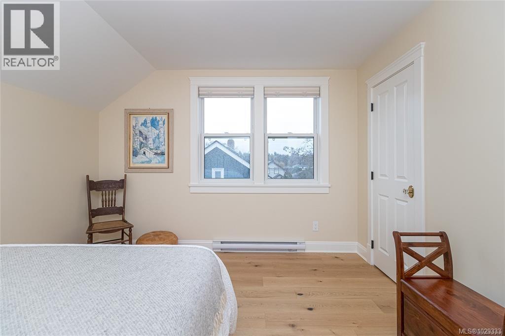 2614 AVEBURY AVE - 28