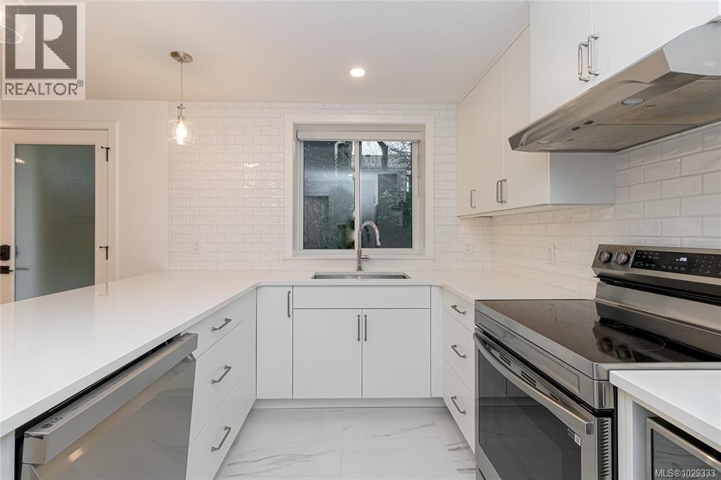 2614 AVEBURY AVE - 37