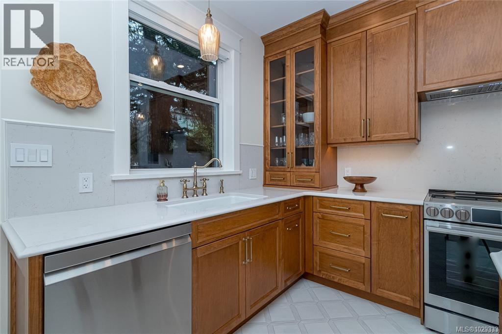 2614 AVEBURY AVE - 6