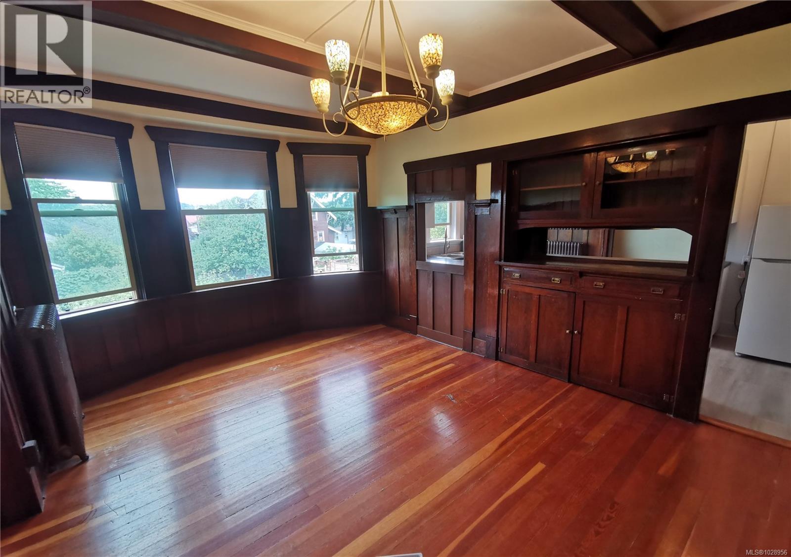  1010 Queens Avenue, Victoria