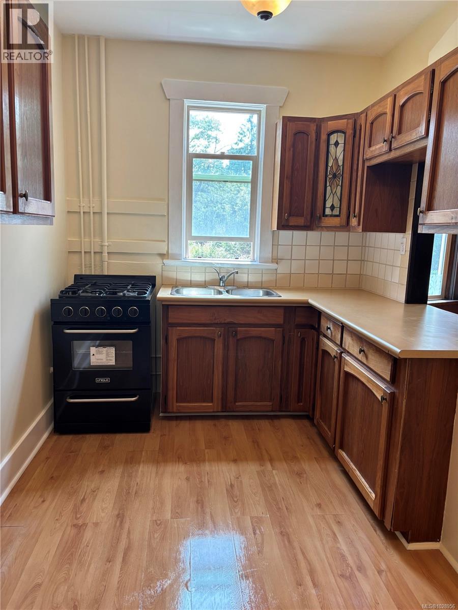  1010 Queens Avenue, Victoria