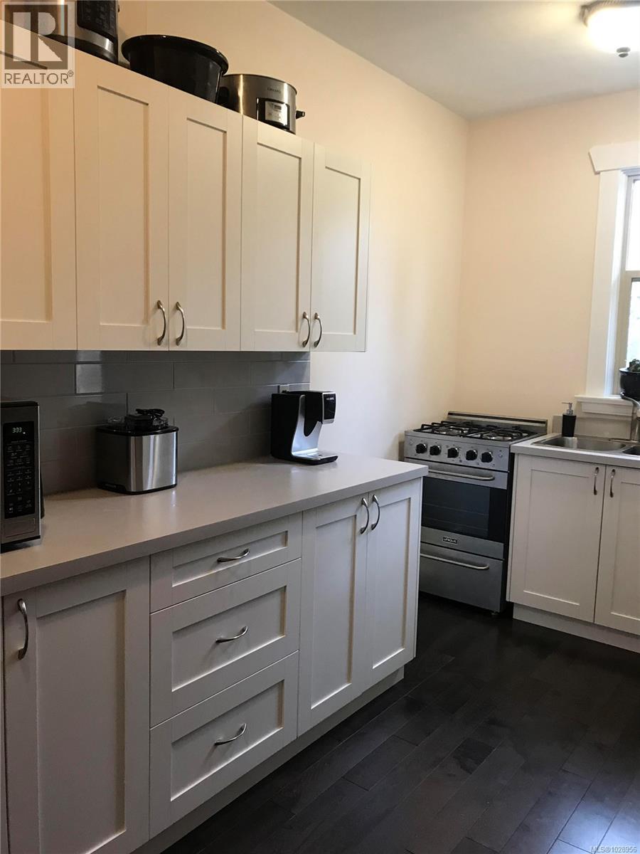  1010 Queens Avenue, Victoria