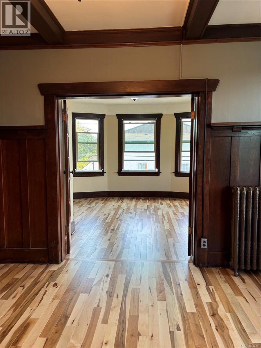  1010 Queens Avenue, Victoria