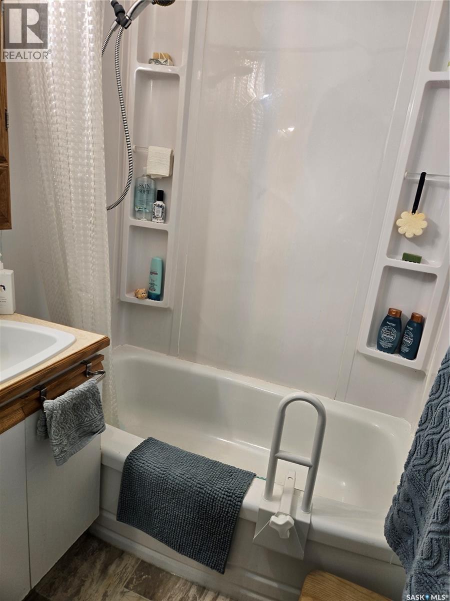 Single Family House for Sale in  rd AVENUE NE Swift Current 