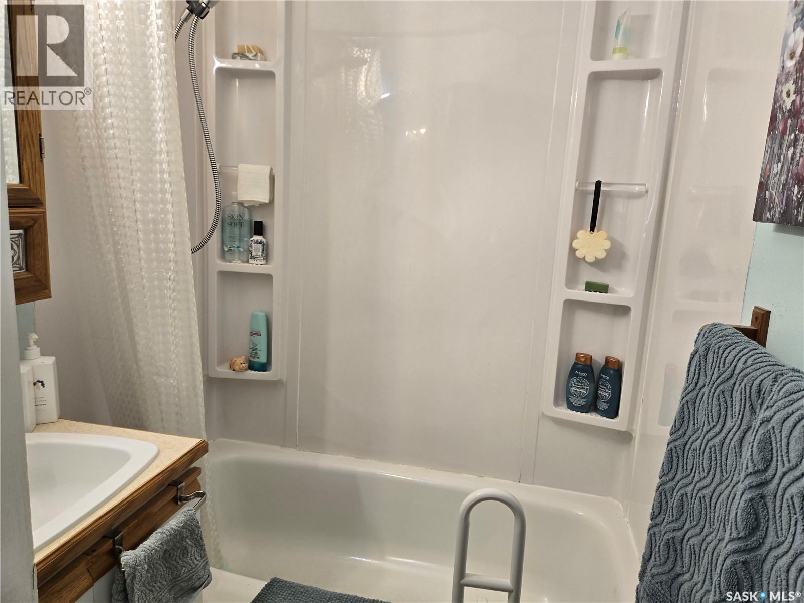 Single Family House for Sale in  rd AVENUE NE Swift Current 