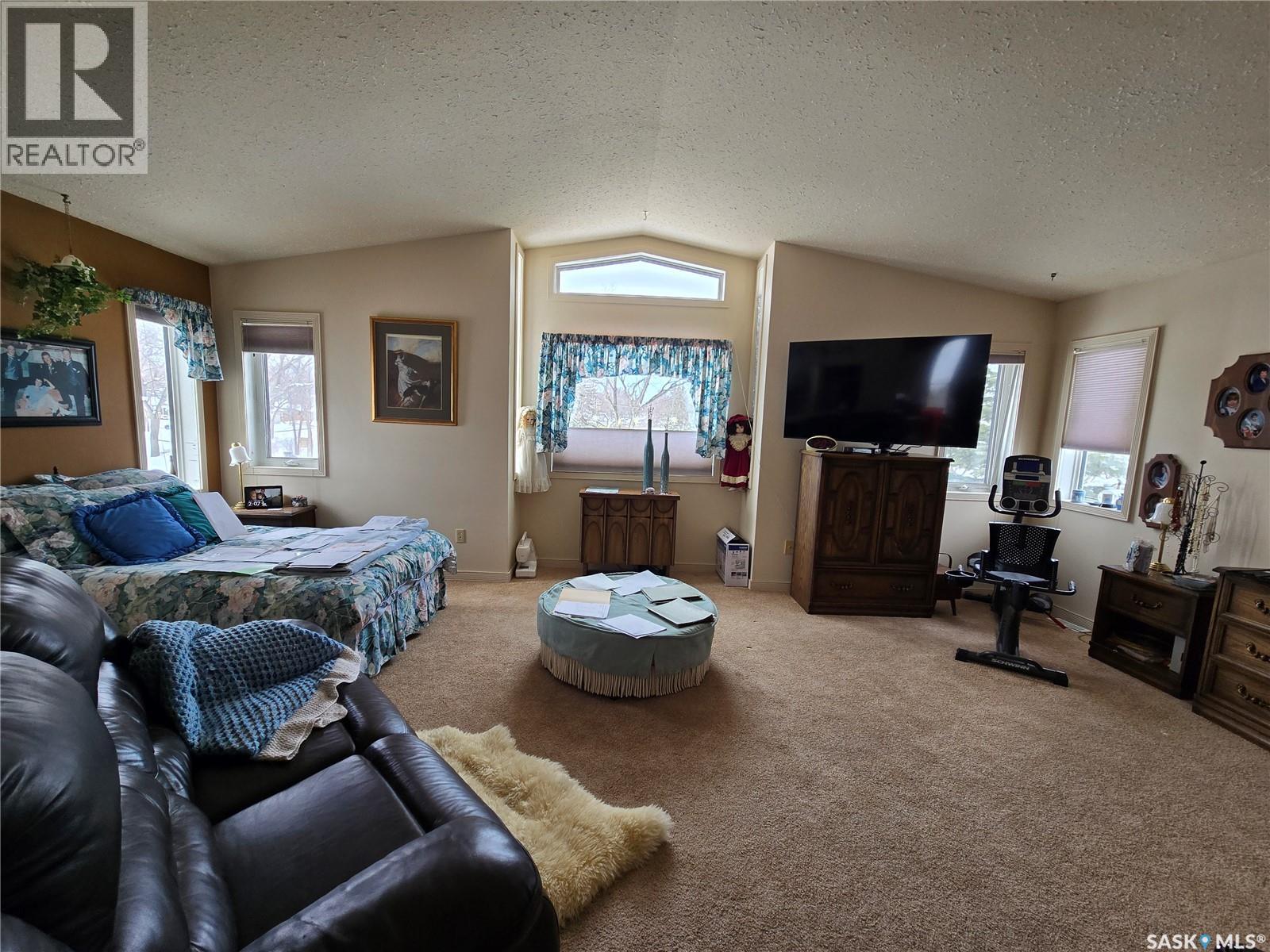 Single Family House for Sale in  rd AVENUE NE Swift Current 