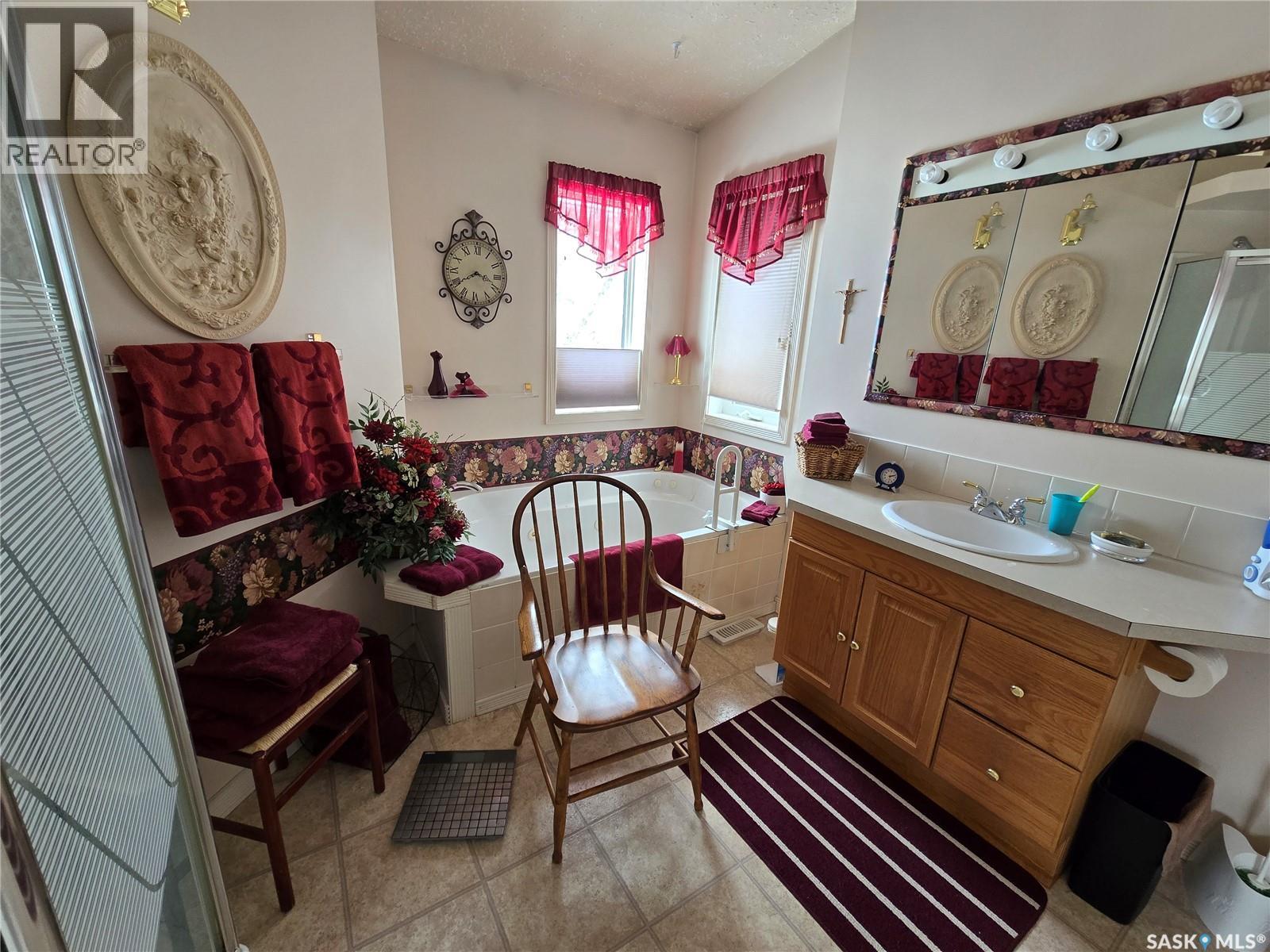 Single Family House for Sale in  rd AVENUE NE Swift Current 