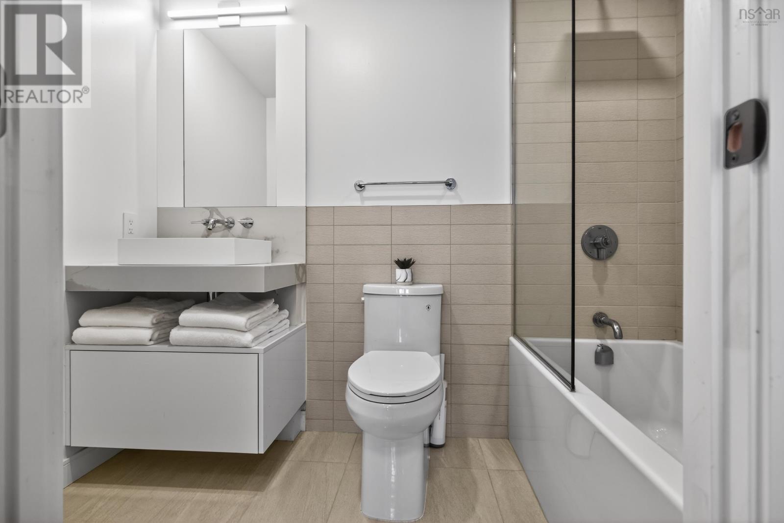 Property 18 of 51 of 1601 1650 Granville Street