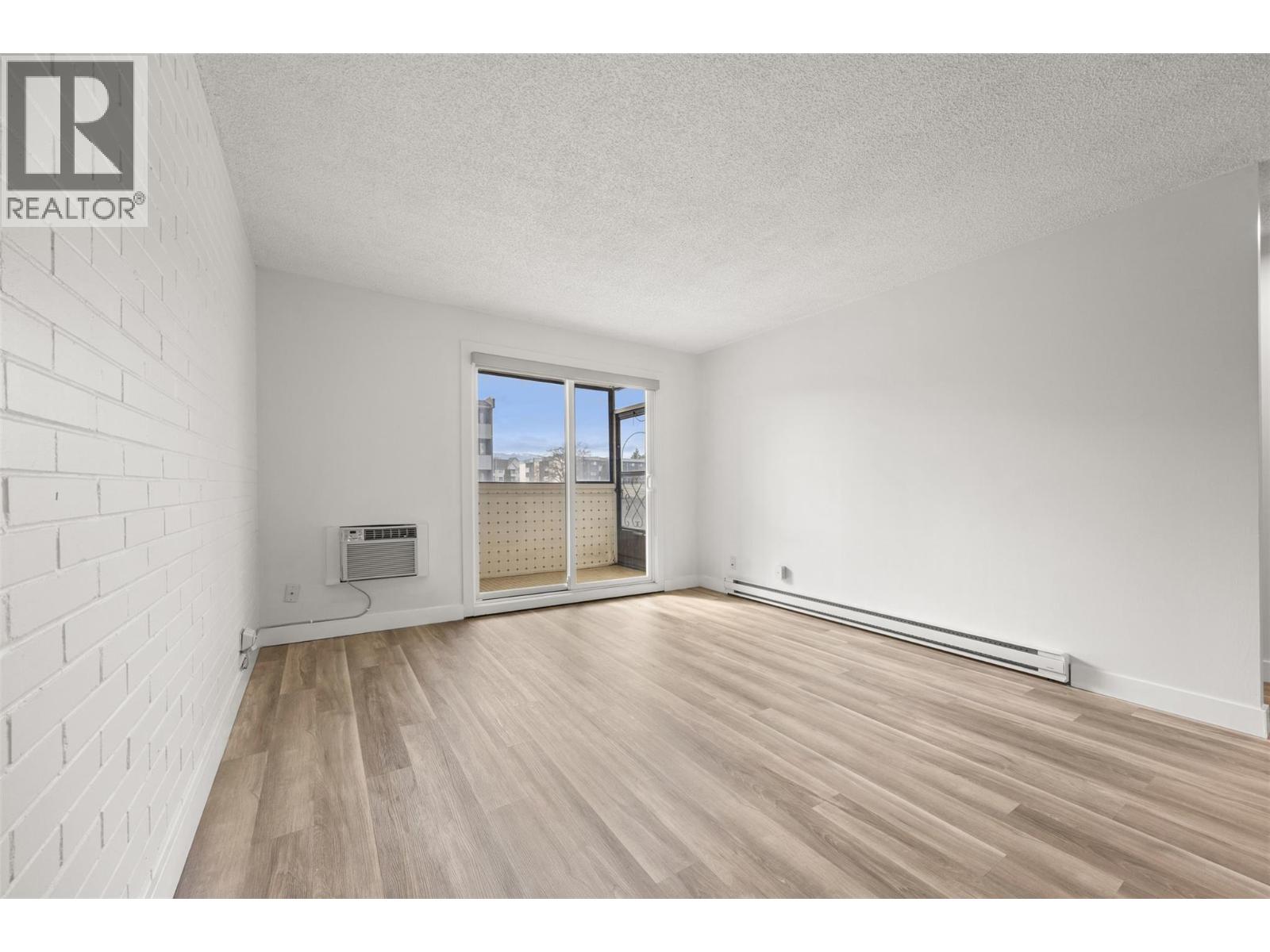 1915 Pacific Court Unit# 104, Kelowna