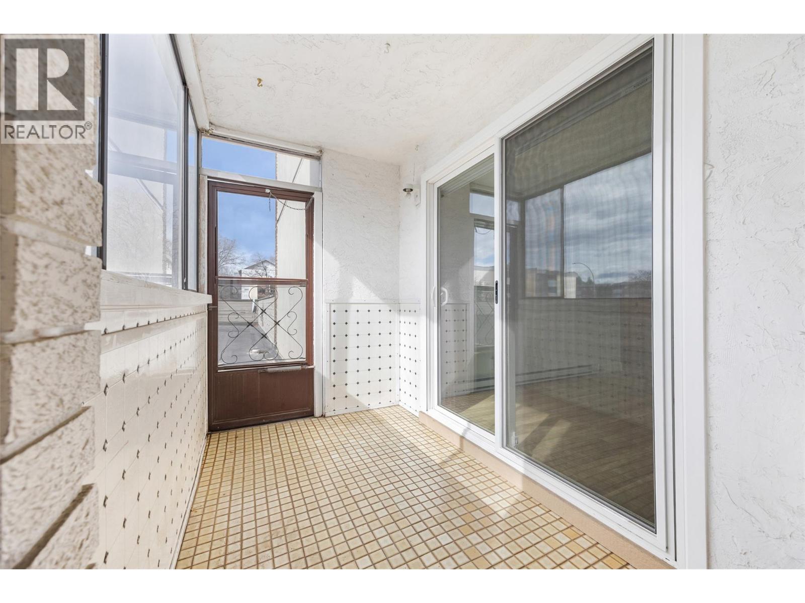 1915 Pacific Court Unit# 104, Kelowna