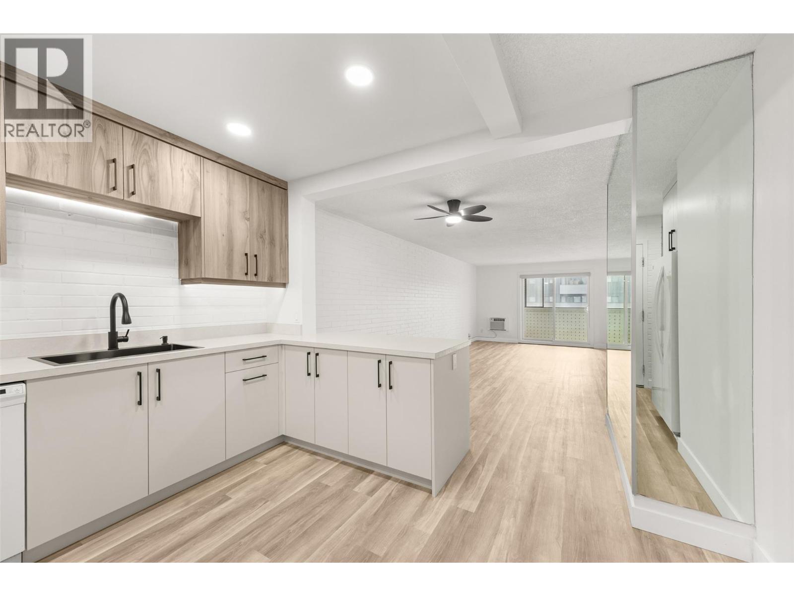 1915 Pacific Court Unit# 104, Kelowna