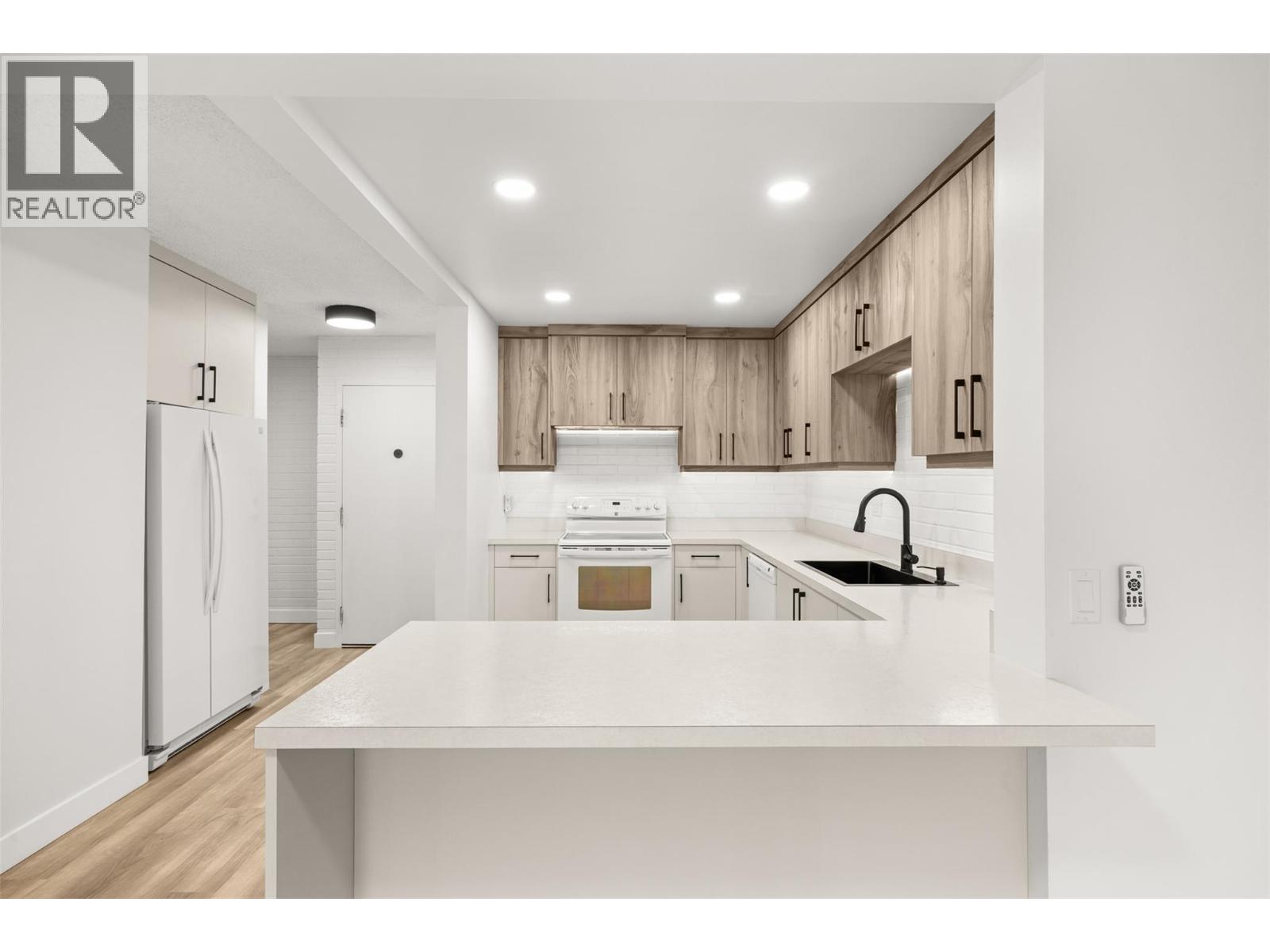 1915 Pacific Court Unit# 104, Kelowna