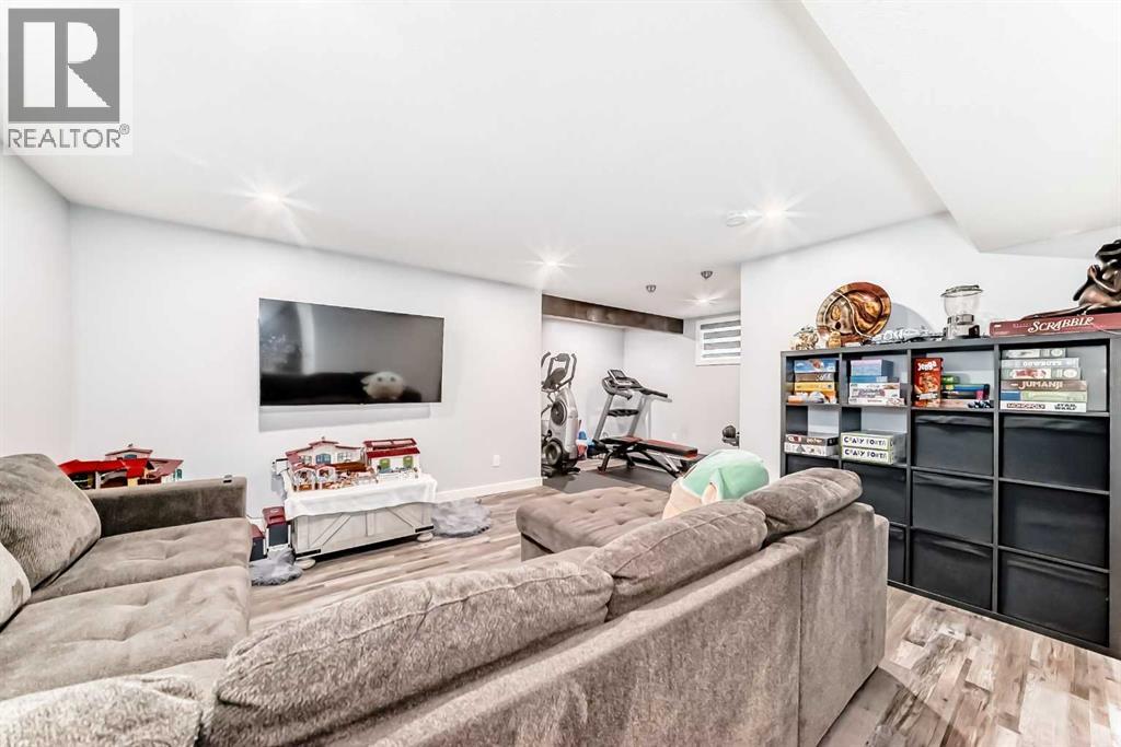 Single Family House for Sale in  New Brighton Drive SE New Brighton Calgary 